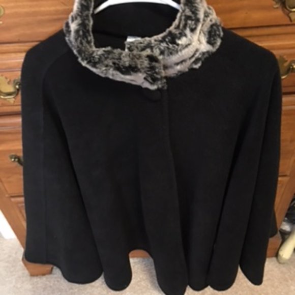 East 5th Fleece Cape Shawl/Cape   One Size  Vintage - Picture 1 of 6